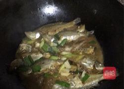 酱油水杂鱼的做法图解4
