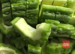 素炒苦瓜的做法图解2
