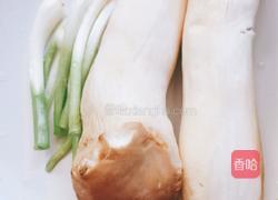 杏鲍菇爆炒淡菜肉的做法图解2