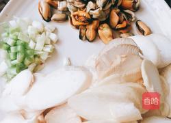 杏鲍菇爆炒淡菜肉的做法图解3