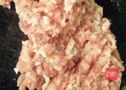 芹香猪肉饺的做法图解1