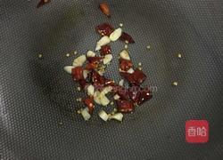 圆生菜炒火腿肠的做法图解3
