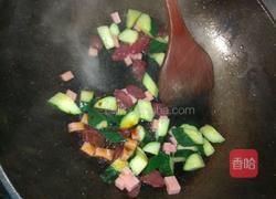 青瓜火腿炒腊肠的做法图解5
