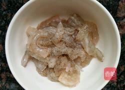 虾球烩金针菇的做法图解2