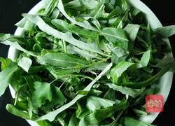 曲曲菜猪肉水饺的做法图解2