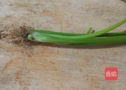 凉拌芹菜的做法图解1