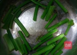 凉拌芹菜的做法图解5