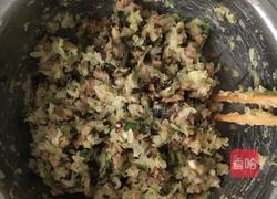香菇圆白菜虾米包子的做法图解2