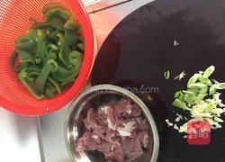 青椒炒肉的做法图解1