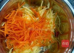 土豆胡萝卜丝饼的做法图解1