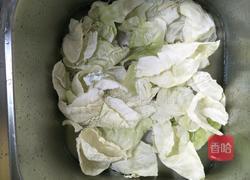 老干妈辣椒油包菜馅的做法图解1