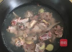 松茸枸杞炖老鸭汤的做法图解2