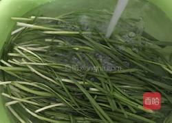 韭菜炒绿豆芽的做法图解1
