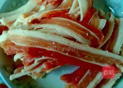 五花肉卷绿豆芽的做法图解2