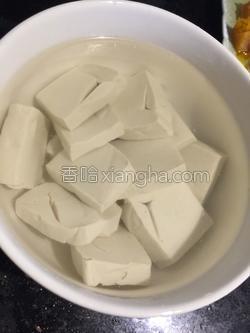 最简单的家常凉拌豆腐怎么做的 MjUwX2MxXzA