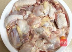 红枣枸杞炖土鸡的做法图解1