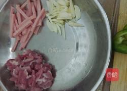 榨菜肉丝的做法图解1