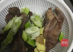 牛肉杂酱面的做法图解1