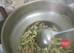 西兰花炒肉的做法图解6