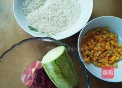 小瓜玉米瘦肉粥的做法图解1