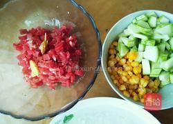 小瓜玉米瘦肉粥的做法图解2