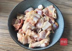 仔鸡烧毛豆米的做法图解1