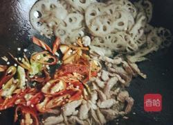 藕片炒肉丝的做法图解5