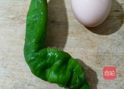 青椒鸡蛋饼的做法图解1