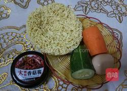 香菇酱拌面的做法图解1