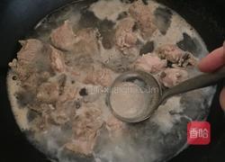 雪梨炖排骨的做法图解2