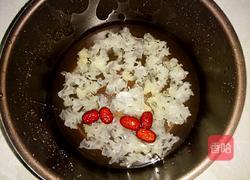 红枣雪梨银耳羹的做法图解3