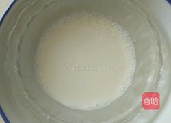草莓味棉花糖冰激凌的做法图解2