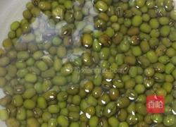清火绿豆汤的做法图解1