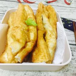 油条的做法和配方 教程 MjUweDI1MA