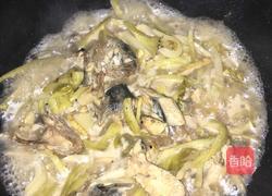 酸菜炒马鲛鱼的做法图解5