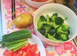 番茄土豆焖牛肉的做法图解1