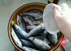 香脆煎小鱼的做法图解2