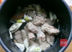 胡萝卜玉米排骨汤的做法图解7