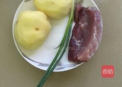 瘦肉浇土豆泥的做法图解1
