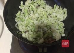 花菜炒腊肉的做法图解7