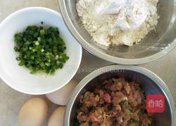 爱心瘦肉鸡蛋饼的做法图解1