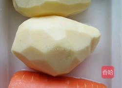 土豆烧鸡的做法图解1