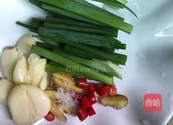 清炒花甲的做法图解1