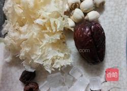 银耳莲子羹的做法图解1