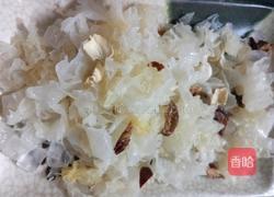 银耳莲子羹的做法图解3