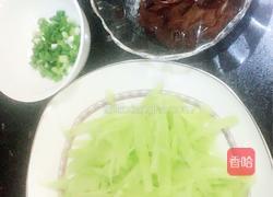 凉拌绿莴笋的做法图解2