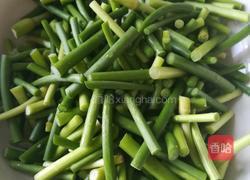 蒜薹炒肉的做法图解1