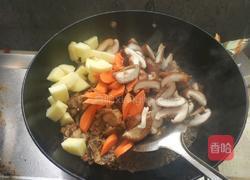 香菇土豆炖鸡的做法图解9