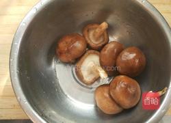 香菇土豆炖鸡的做法图解3