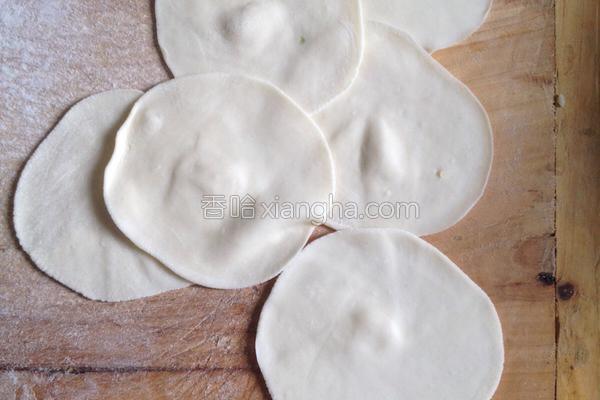 和面擀水饺皮的做法_和面擀水饺皮的做法大全